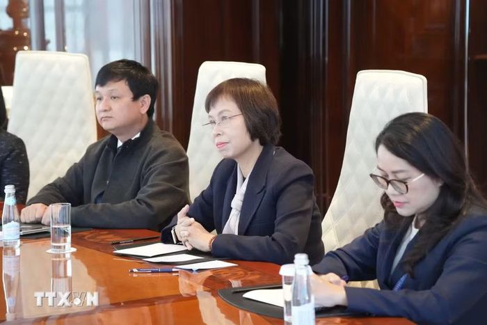 Tổng Giám đốc TTXVN Vũ Việt Trang làm việc với Chủ tịch hãng thông tấn Yonhap Hwang Dae-ill. (Ảnh: Văn Hiếu/TTXVN)