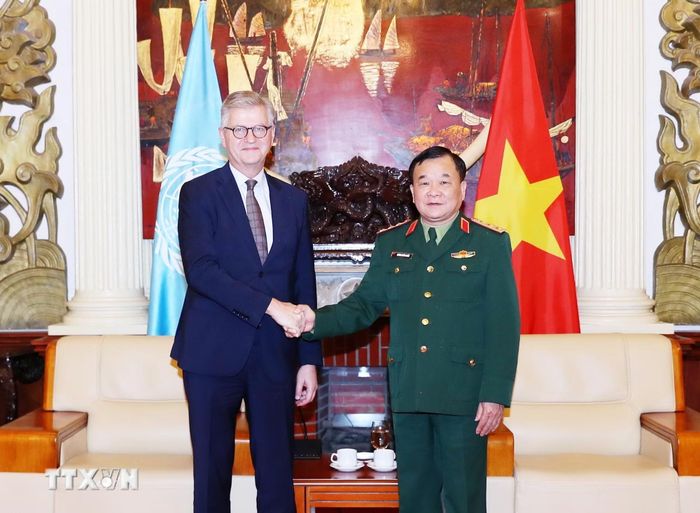 Thứ trưởng Bộ Quốc phòng Hoàng Xuân Chiến tiếp Phó Tổng Thư ký Liên hợp quốc Jean-Pierre Lacroix. (Ảnh: Trọng Đức/TTXVN)