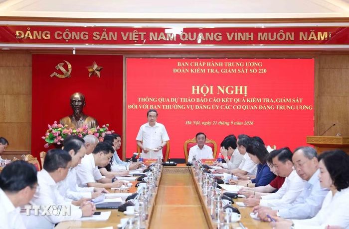 Hội nghị thông qua dự thảo Báo cáo kết quả kiểm tra, giám sát (đợt 3) đối với Ban Thường vụ Đảng ủy các cơ quan Đảng Trung ương. (Ảnh: Phương Hoa/TTXVN)