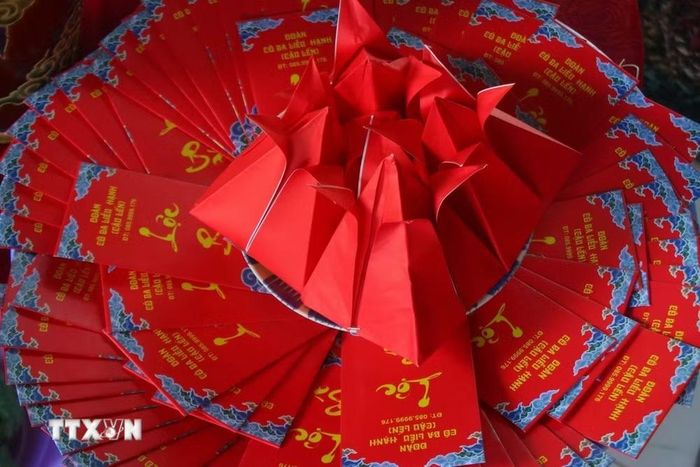 Lễ cúng Bà cầu bình an, mùa màng thuận lợi, xin tài lộc, làm ăn phát đạt. (Ảnh: Duy Khương/TTXVN)