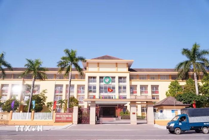 Trụ sở Sở Nông nghiệp và Môi trường tỉnh Quảng Trị cũ có tổng diện tích 11.000m2 đã được UBND phường Nam Đông Hà cải tạo, chuyển đổi công năng thành điểm Trường THCS Phan Đình Phùng. (Ảnh: Thanh Thủy/TTXVN)