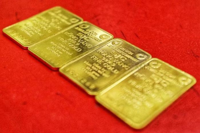 Giá vàng trong nước bất ngờ giảm 1 triệu đồng phiên chiều nay. (Ảnh: Vietnam+)