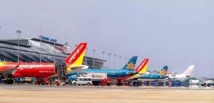 Máy bay của các hãng hàng không Việt Nam tại Sân bay Quốc tế Nội Bài. (Ảnh: PV/Vietnam+)