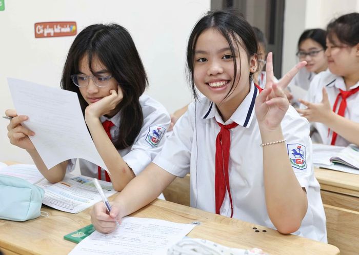 Niềm vui tới trường của học sinh Trường THCS Giảng Võ. Ảnh: Thanh Tùng