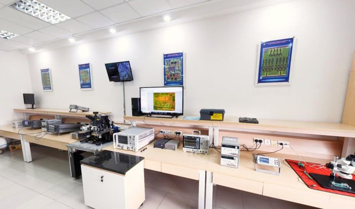 Phòng thí nghiệm Vi mạch và Hệ thống cao tần Trường Đại học Bách khoa nhằm phục vụ nghiên cứu, chế tạo trong lĩnh vực vi mạch tương tự và cao tần.