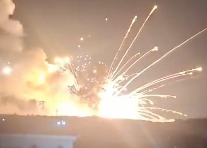 Hình ảnh vụ nổ kho vũ khí tại Syria. Ảnh: gulfnews.com