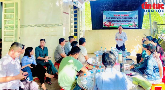 Xã Đồng Tâm, thành phố Đồng Nai tổ chức khai giảng lớp đào tạo nghề kỹ thuật chăn nuôi gia cầm cho đồng bào dân tộc thiểu số.
