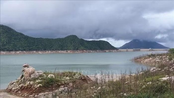 Hồ Sông Cái (xã Bác Ái Tây), hồ chứa lớn nhất tỉnh Khánh Hòa, đã đưa mực nước về cao trình phù hợp để đón lũ.