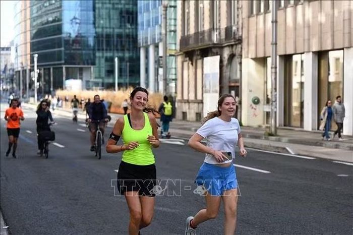 Người dân chạy bộ trên đường phố tại Brussels, Bỉ ngày 20/9/2026. Ảnh: THX/TTXVN phát