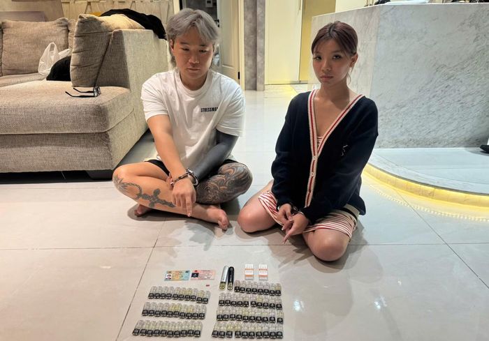 Đối tượng Kim Ju Young (quốc tịch Hàn Quốc) và bạn gái Nguyễn Hoàng Khả Ái. Ảnh: Công an TP Hồ Chí Minh.