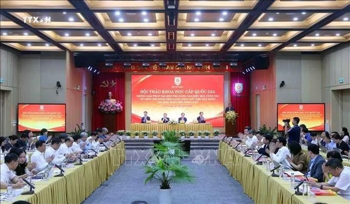 Hội thảo khoa học cấp quốc gia "Những giải pháp tạo đột phá nâng cao hiệu quả công tác tổ chức thi hành pháp luật, thúc đẩy việc xây dựng văn hoá tuân thủ pháp luật". Ảnh: Phạm Kiên/TTXVN.