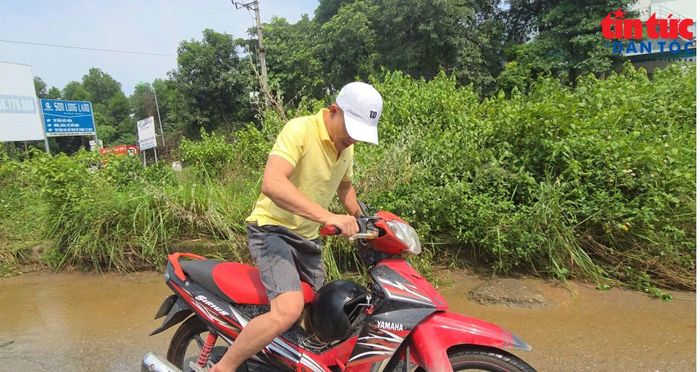 Xe chết máy do đi qua đoạn ngập sâu.