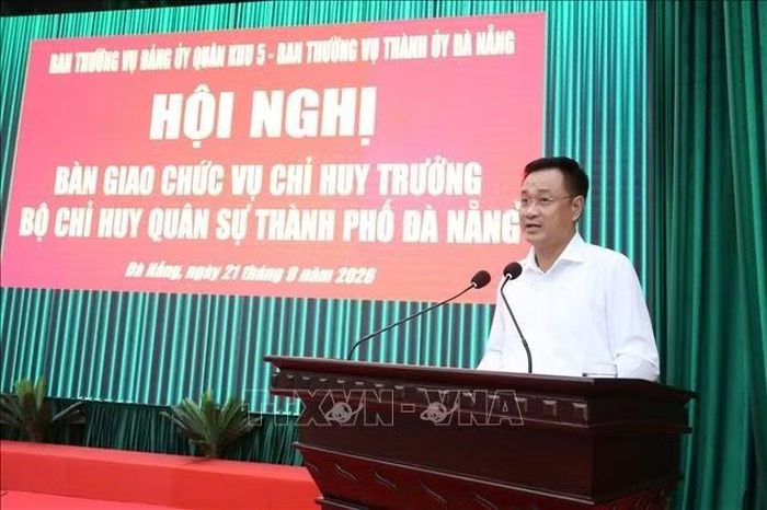 Bí thư Thành ủy Đà Nẵng Lê Ngọc Quang phát biểu tại Hội nghị bàn giao chức trách, nhiệm vụ Chỉ huy trưởng Bộ Chỉ huy Quân sự thành phố.