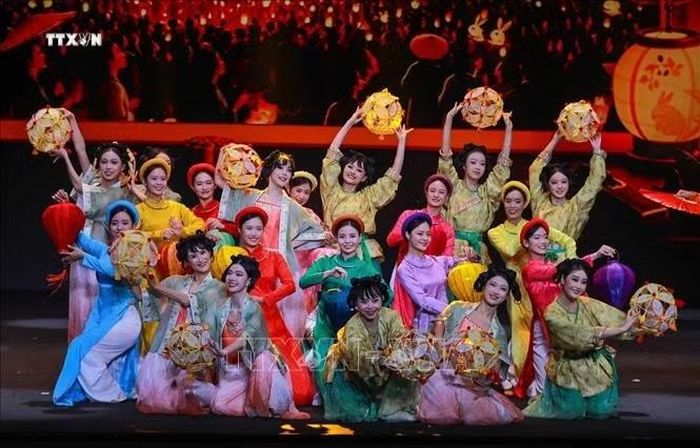 Chương trình nghệ thuật đặc sắc, thắm tình hữu nghị láng giềng Việt - Trung. Ảnh: Khánh Hoà/TTXVN