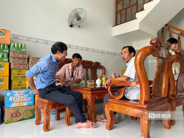 Ngôi nhà của bà Cúc trong đợt sạt lở mùa năm 2021  - Và bây giờ là ngôi nhà mới khang trang cho 8 người của ba thế hệ cùng chung sống.