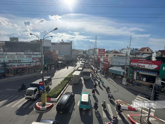 Đường Nguyễn Thị Tú hiện là một trong những tuyến kết nối quan trọng ở khu vực cửa ngõ phía Tây Tp.HCM, nối đường Lê Đức Anh với khu vực đường Vĩnh Lộc và Khu công nghiệp Vĩnh Lộc.