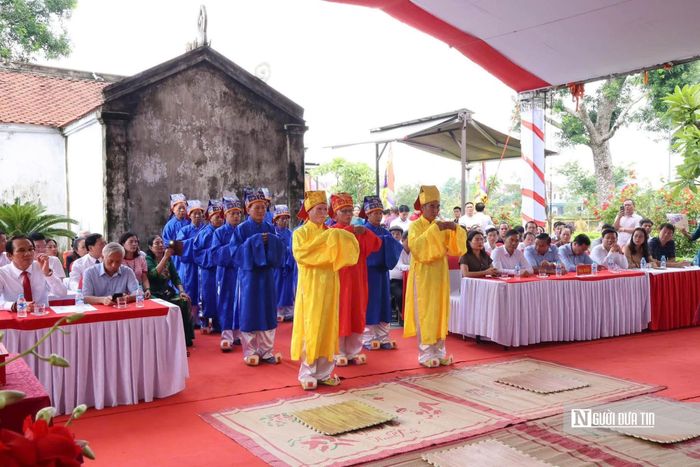 Ban tế lễ dòng họ Nguyễn Tiên Điền đã tiến hành nghi thức tế lễ truyền thống theo đúng phong tục cổ truyền.
