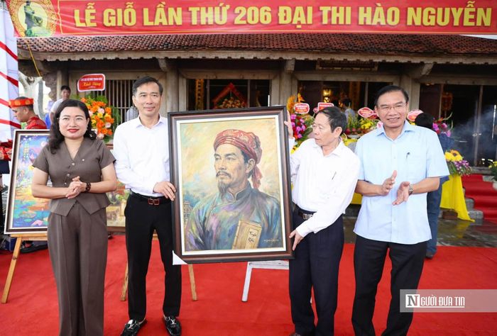 Bức tranh nghệ thuật phác họa chân dung Đại thi hào Nguyễn Du.