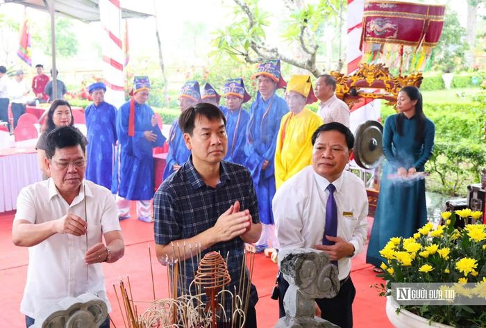 Thể hiện lòng thành kính và tấm lòng biết ơn của hậu thế đối với vị Đại thi hào dân tộc.