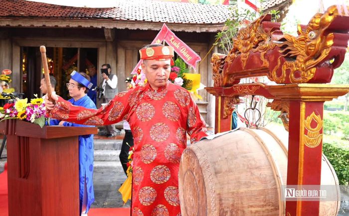 Đây cũng là dịp tuyên truyền, giáo dục thế hệ trẻ tiếp tục hun đúc lý tưởng sống cao đẹp, phát huy truyền thống hiếu học.