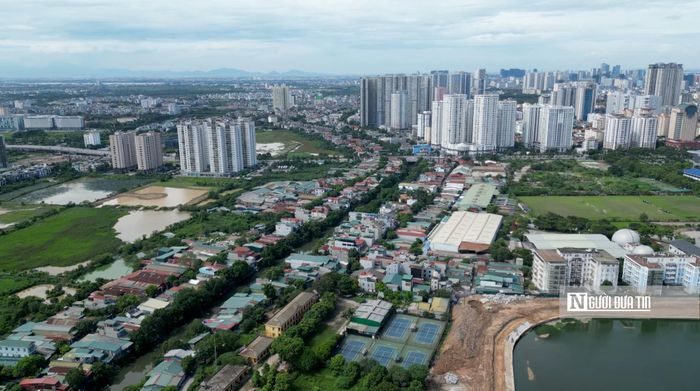Liên quan đến các công trình, nhà xưởng ven sông Nhuệ ở trên, Chủ tịch UBND thành phố cũng yêu cầu xem xét trách nhiệm của tập thể, cá nhân theo Chỉ thị số 09-CT/TU ngày 23/3/2026 của Ban Thường vụ Thành ủy về nâng cao hiệu lực, hiệu quả thực thi công vụ, siết chặt kỷ luật, kỷ cương và trách nhiệm của cán bộ, nhất là người đứng đầu trong giai đoạn phát triển mới của Thủ đô Hà Nội, nếu để xảy ra sai phạm.