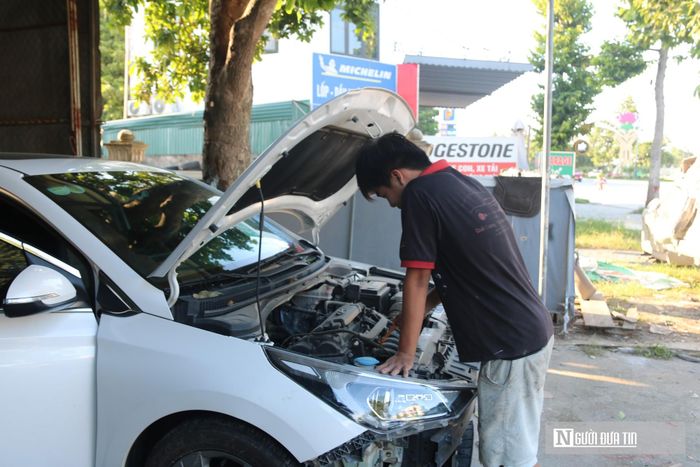 Nhiều chiếc xe đã bị hư hỏng nặng phần động cơ do chủ xe phạm phải sai lầm nghiêm trọng: Cố tình đề máy khi xe bị lịm nước hoặc liều lĩnh chạy qua những đoạn ngập sâu.