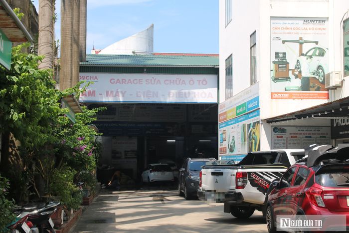  Khi nước rút, các phương tiện hư hỏng﻿ được chủ nhân gọi xe cứu hộ đưa đến gara để sửa. 