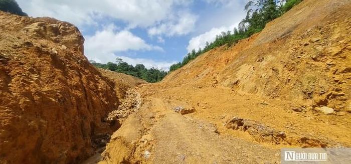 Tuyến đường có nhiều vị trí bị sạt lở mái ta luy dương, ta luy âm và bồi lấp rãnh thoát nước do ảnh hưởng của mưa lớn.