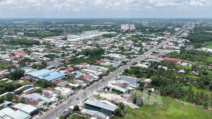 Quốc lộ 22 qua địa bàn phường Gò Dầu, tỉnh Tây Ninh, được dự kiến mở rộng lên 8 làn xe. Ảnh: Minh Phú - TTXVN