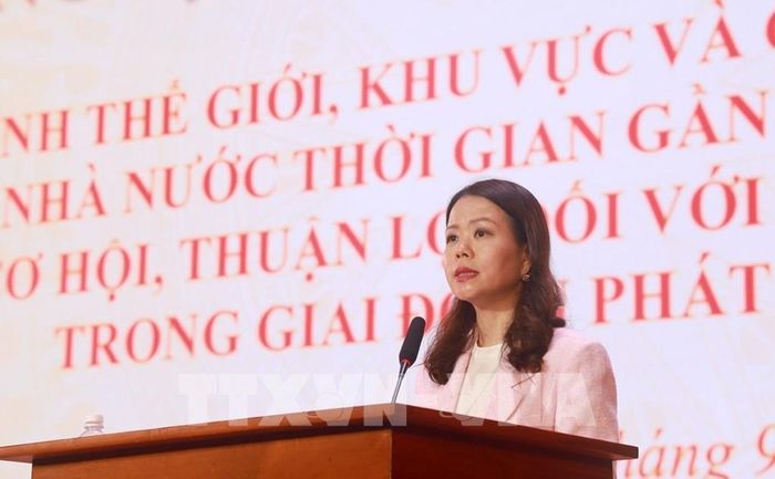 Bà Nguyễn Minh Hằng, Thứ trưởng Bộ Ngoại giao phát biểu tại hội nghị. Ảnh: Xuân Triệu - TTXVN