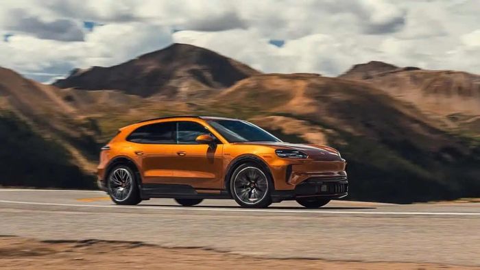 Cayenne Electric 2027.