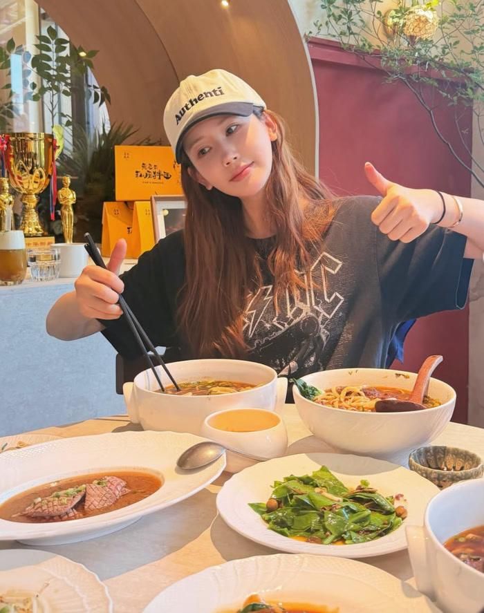 Lee Da Hae cảm thấy biết ơn khi mỗi lần kiểm tra sức khỏe, cả bản thân và em bé đều được bác sĩ xác nhận đang trong tình trạng rất tốt.