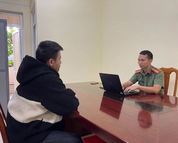 2 anh em song sinh mua bán 120 triệu dữ liệu cá nhân rồi lấy tiền đem đi đánh bạc trên mạng. Ảnh Công an Đắk Lắk