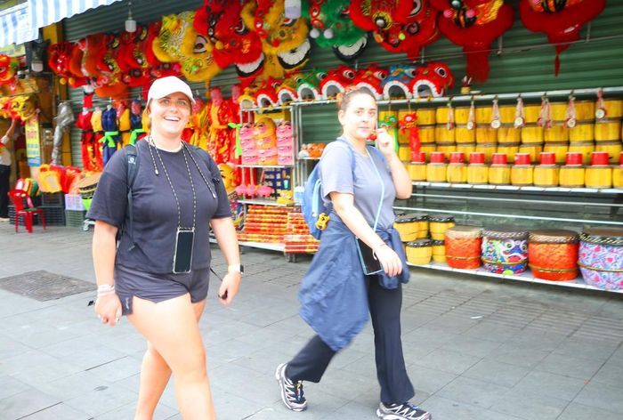 Những sản phẩm đầu lân làm ra tại các cơ sở trên đường Trần Hưng Đạo không chỉ được tiêu thụ tại Huế mà còn được đưa đến nhiều tỉnh, thành như Hà Nội, Hải Phòng, Đà Nẵng, Quảng Trị, Đắk Lắk, TP.HCM… Một số sản phẩm còn được đưa ra nước ngoài để phục vụ cộng đồng người Việt trong các dịp lễ, Tết.