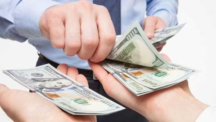 Mỗi khi chồng nhận lương, gia đình sẽ tách ngay 50%, mục tiêu là bất di bất dịch nó đến 15 năm sau, ít nhất là khi con đủ 18 tuổi