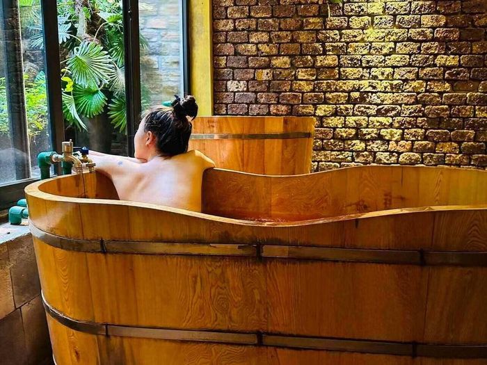 Trải nghiệm tắm lá thuốc người Dao đỏ tại SaPa