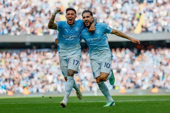 Enzo Fernandez ghi bàn thắng đầu tiên cho Manchester City và Rayan Cherki ghi bàn thắng thứ hai. Ảnh: Getty