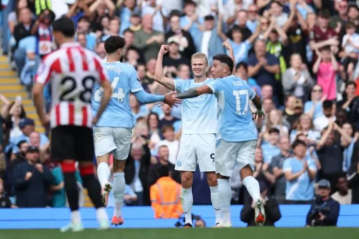 Erling Haaland đã có pha lập công cuối cùng giúp Manchester City giữ vững ngôi đầu. Ảnh: EPA