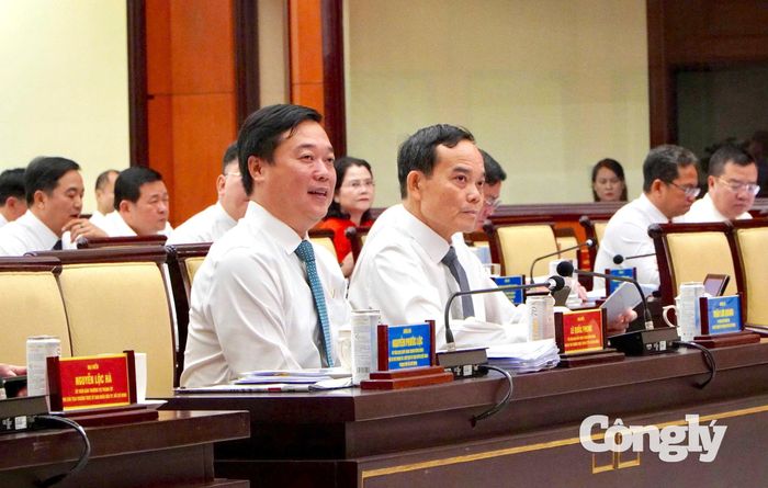Các đại biểu tham dự kỳ họp.