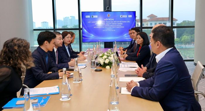 Bộ trưởng Ngô Văn Tuấn đã tiếp và làm việc với bà Fiona Bassett, Tổng Giám đốc điều hành FTSE Russell, cùng đoàn công tác và đại diện các tổ chức đầu tư toàn cầu. Ảnh: UBCKNN