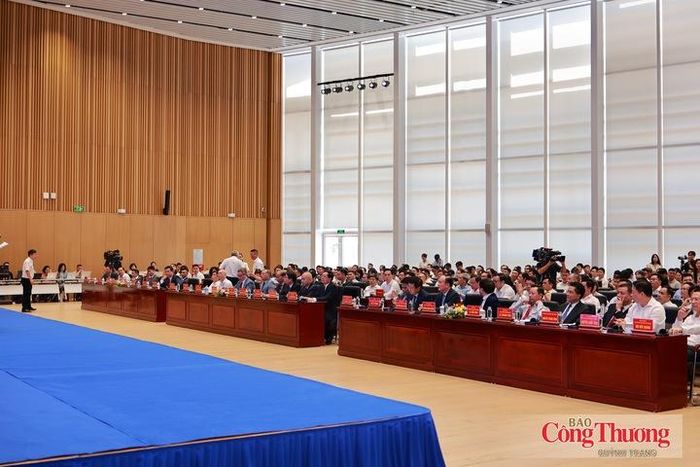 Các đại biểu tham dự Diễn đàn.