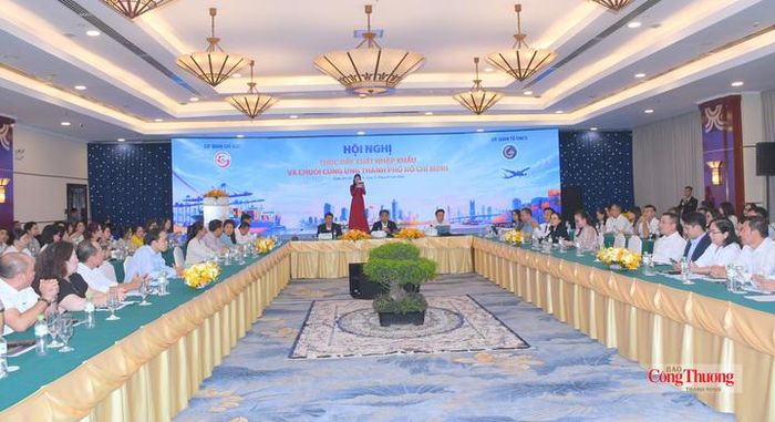 Toàn cảnh hội nghị.