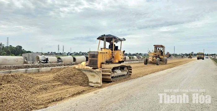Các nhà thầu đang tập trung thi công dự án đường Voi - Sầm Sơn.