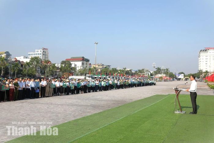 Chủ tịch UBND tỉnh Tô Anh Dũng phát biểu tại buổi lễ.