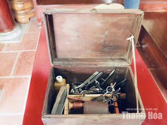 Hiện vật lưu giữ tại Di tích lịch sử cách mạng nhà Mẹ Tơm.