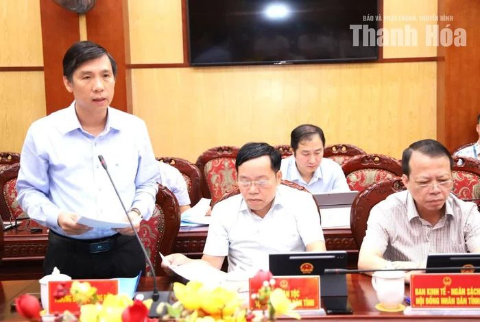 Hiệu trưởng Trường Đại học Hồng Đức Lê Hoằng Bá Huyền trình bày đề án đào tạo nguồn nhân lực ngành công nghiệp bán dẫn.