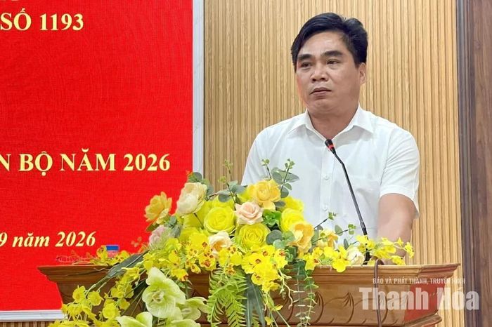 Bí thư Đảng ủy, Chủ tịch HĐND xã Luận Thành Cầm Bá Lâm phát biểu tại buổi làm việc.