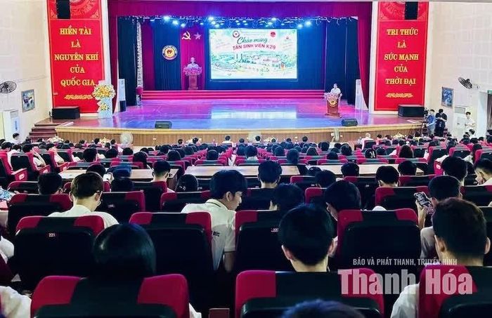 Chương trình chào mừng tân sinh viên K29 của Khoa Chính trị - Luật, Trường Đại học Hồng Đức.