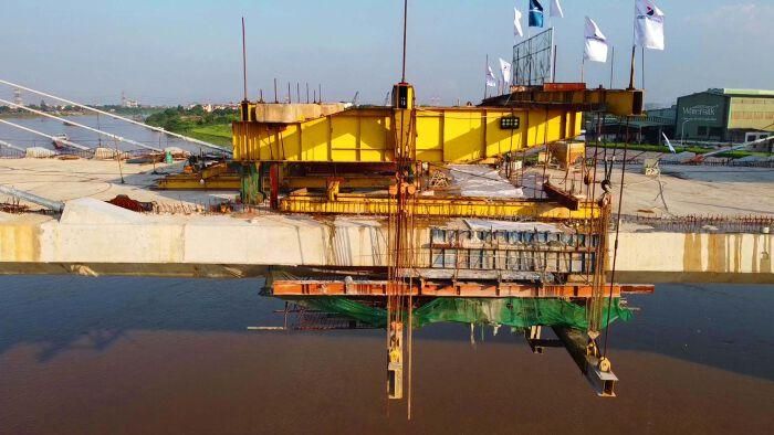 Sau gần 3 năm thi công, ngày 20/9, cầu Đuống chính thức hợp long.