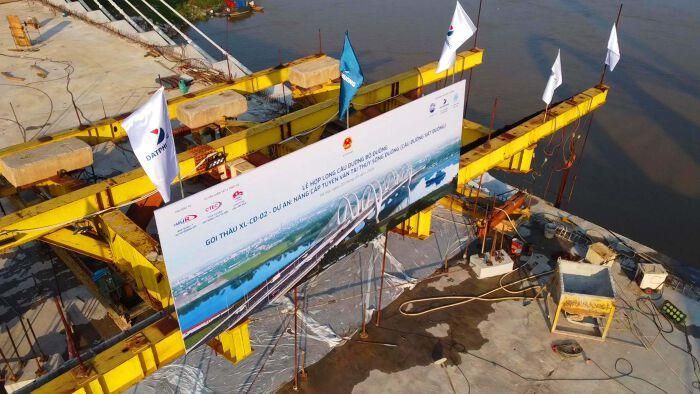 Trong dự án, Đạt Phương giữ vai trò nhà thầu thi công chính, trực tiếp đảm nhiệm phần cầu chính – từ các trụ T4, T5 giữa lòng sông đến những nhịp cầu lớn vượt sông.